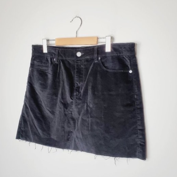 NEW REVOLVE ANTHROPOLOGIE BLANK NYC Black Velour Mini Skirt 25 - Picture 2 of 6
